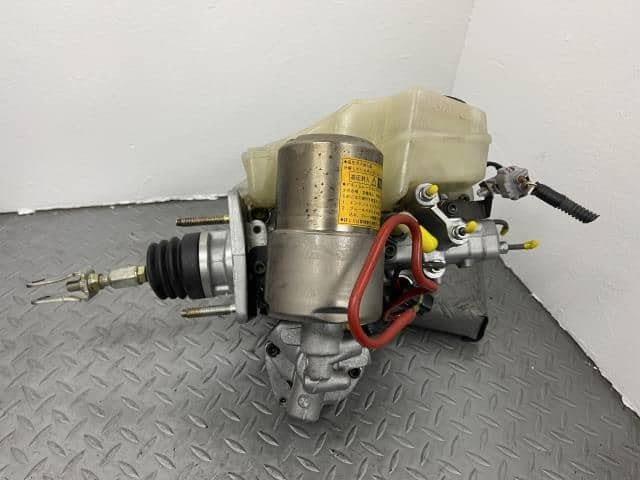 Brake Master Cylinder TOYOTA Progres 2002 TA-JCG10 4705051040 - Image 3