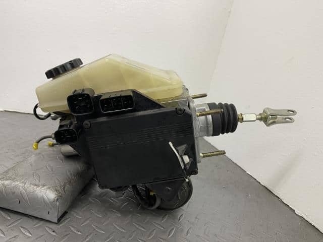 Brake Master Cylinder TOYOTA Progres 2002 TA-JCG10 4705051040 - Image 2