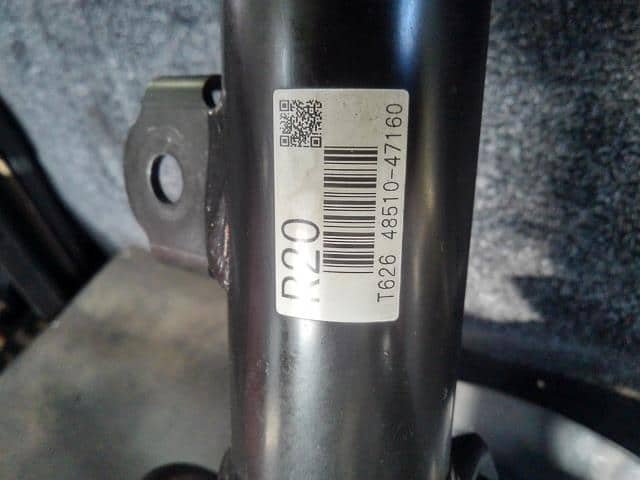 Front Right Strut Assembly TOYOTA Prius 2017 DAA-ZVW51 4851080813